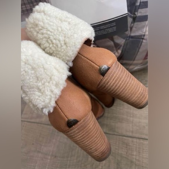 UGG highheel size 7 - Picture 2 of 4